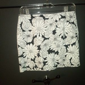 Gap flower skirt